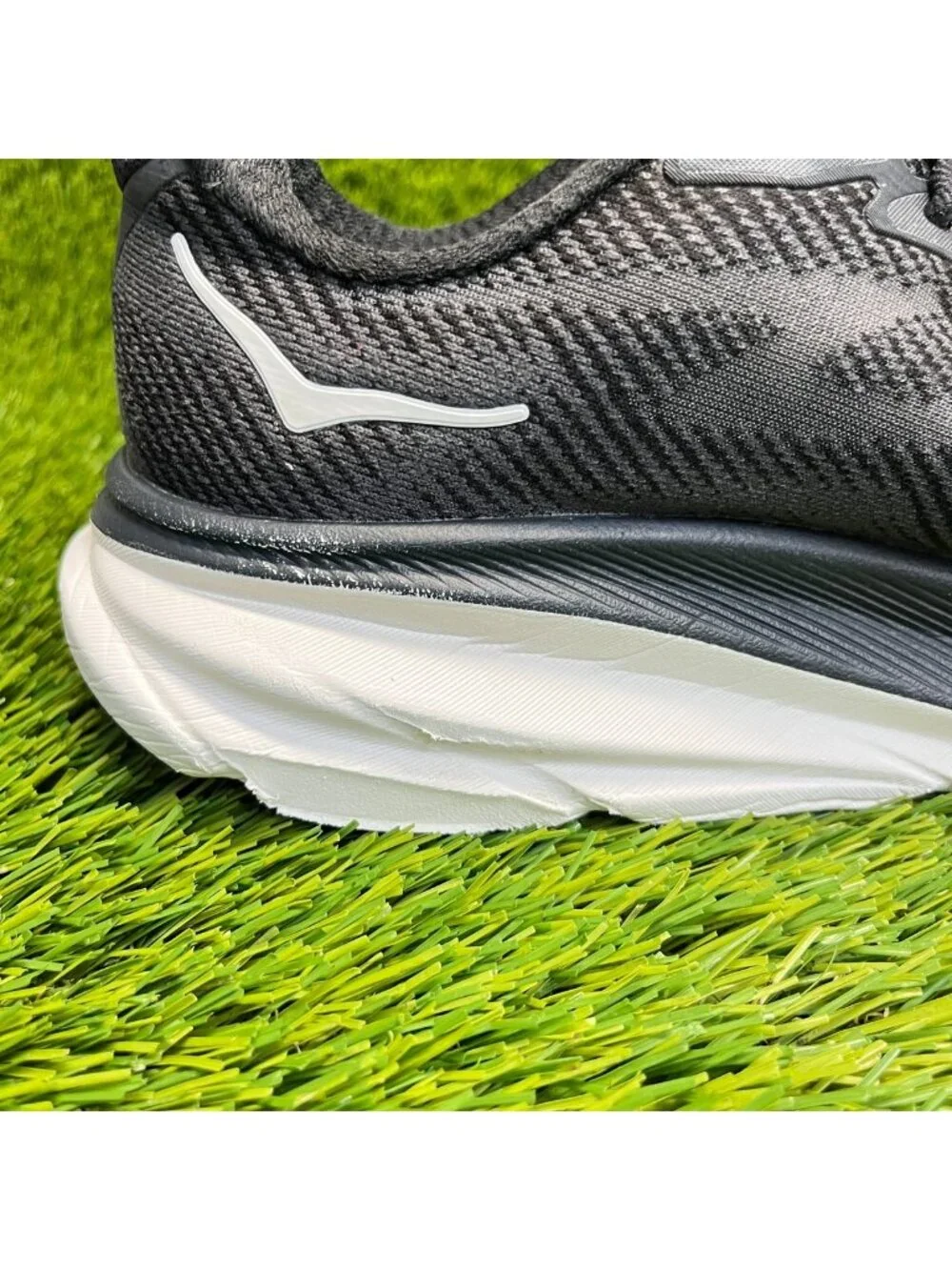 Hoka One One Clifton 9 Womens Size 8 Black White Athletic Running Shoes Sneakers
